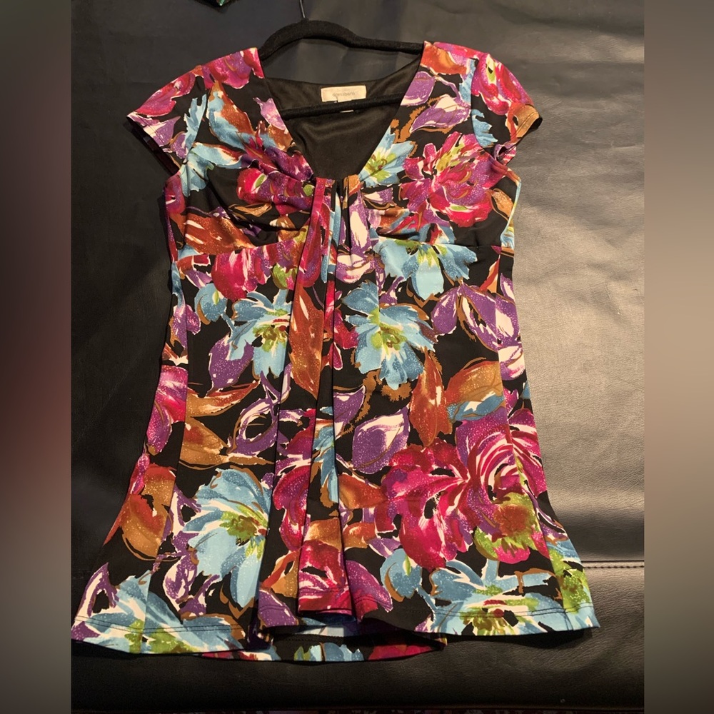 Dress Barn Short Sleeve Floral Blouse - SIZE M